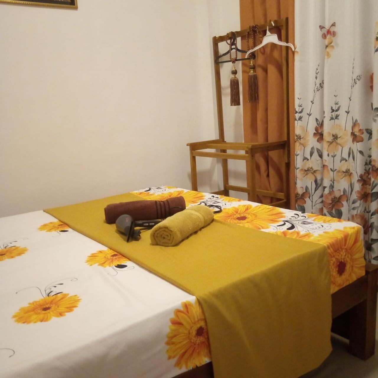 Alexandra Home For Foreign Tourists Only Гампола Экстерьер фото